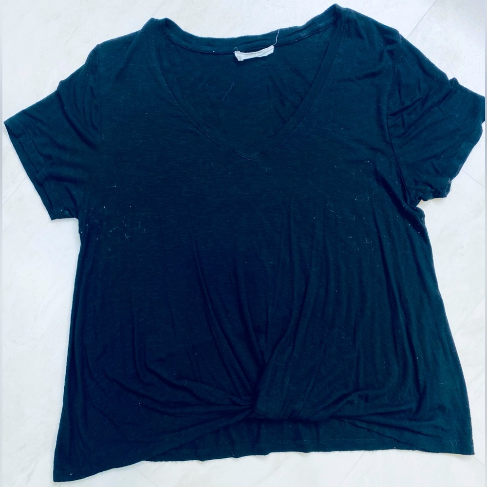 Double Zero front knot black short sleeve tee shirt. Size large.